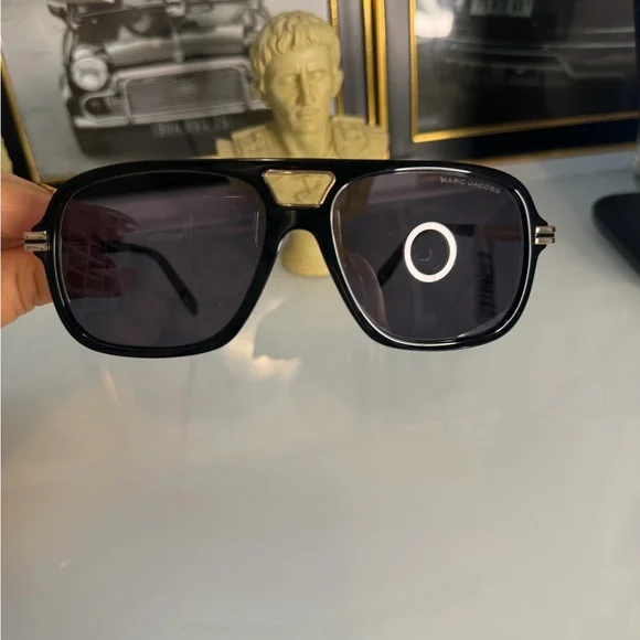 NWT Marc Jacobs Black and Gold Sunglasses. retail $205. - Picture 9 of 11